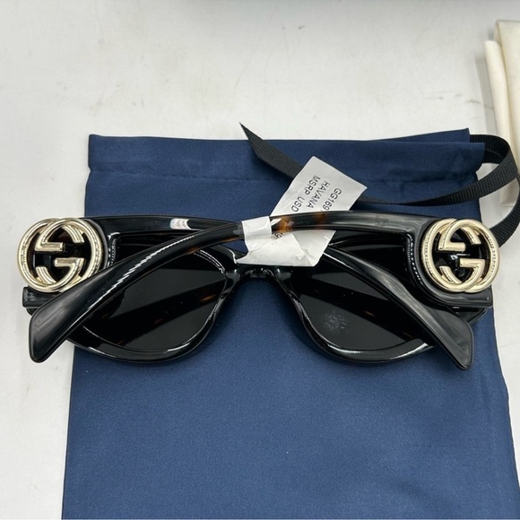 Gucci oval frame sunglasses NWT. Black. main image 8